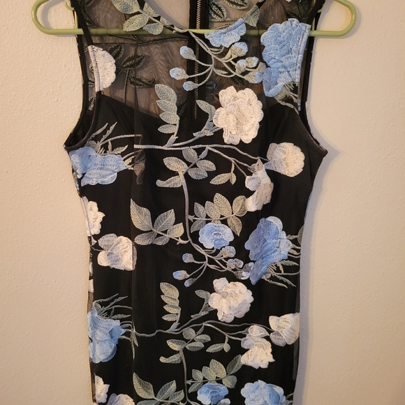 Calvin Klein Embroidered Black Floral Dress Size 4 - Picture 2 of 10